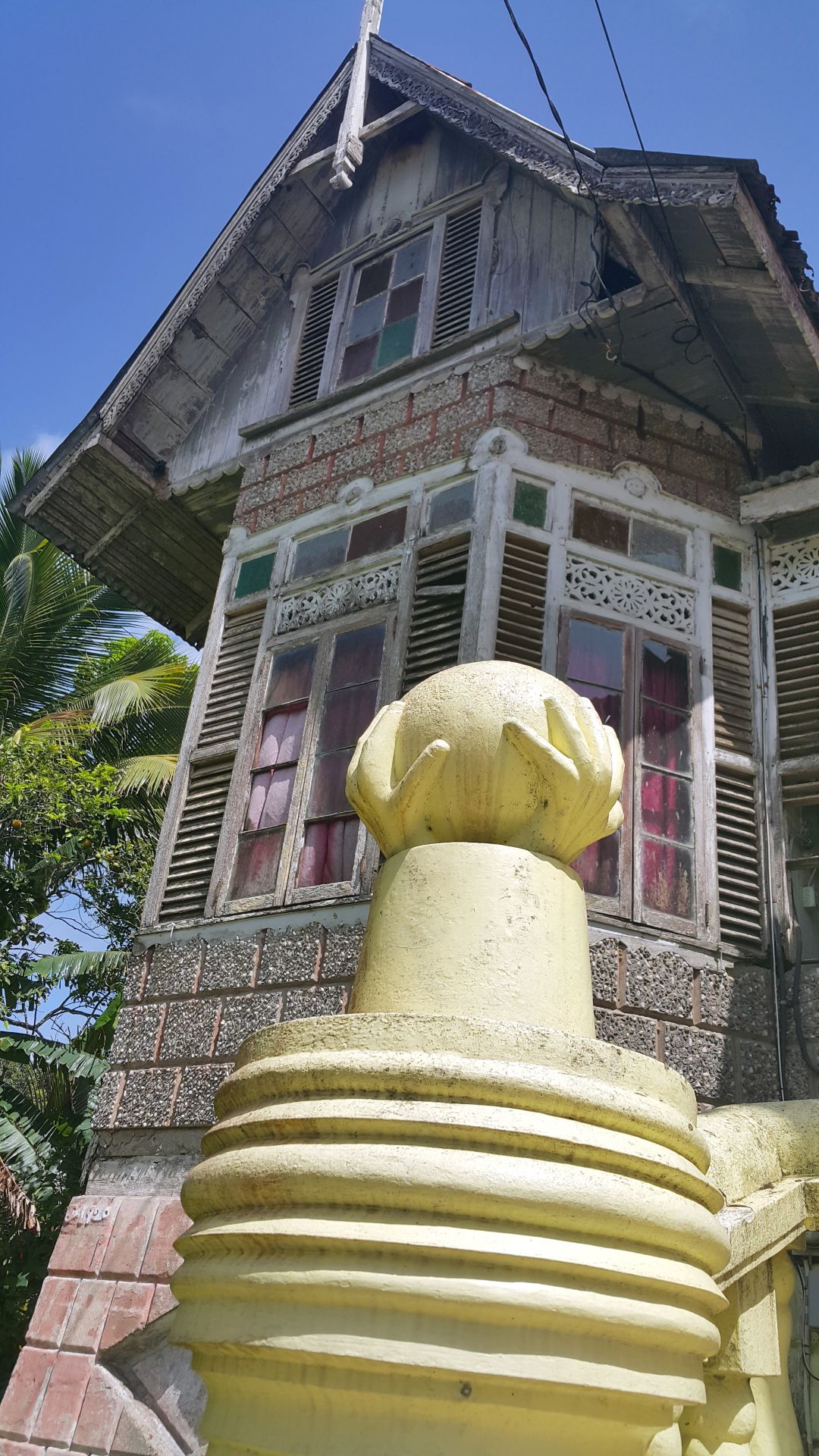 The rich Indian immigrant who built a mansion